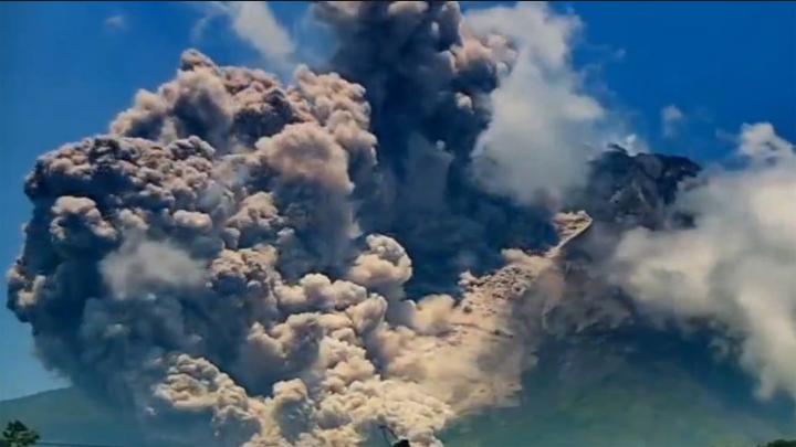 Gunung Merapi Kembali Muntahkan Awan Panas Guguran, Potensi Bahaya 7 Kilometer